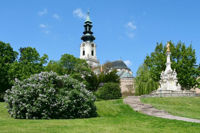 Najstarší kláštorný komplex na Slovensku, starobylé mesto a vzácna knižnica 22.04.2023