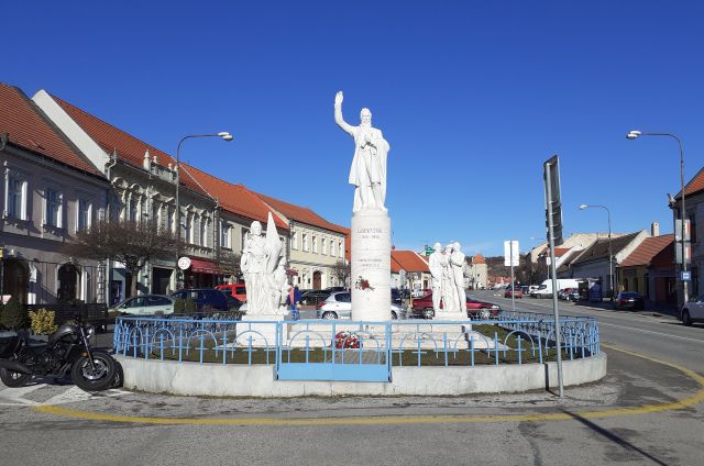 Ponuka pre školy: Modra - Červený Kameň - Trenčín